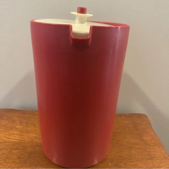 Tupperware Gallon Pitcher With Lid - Picture 3 of 10